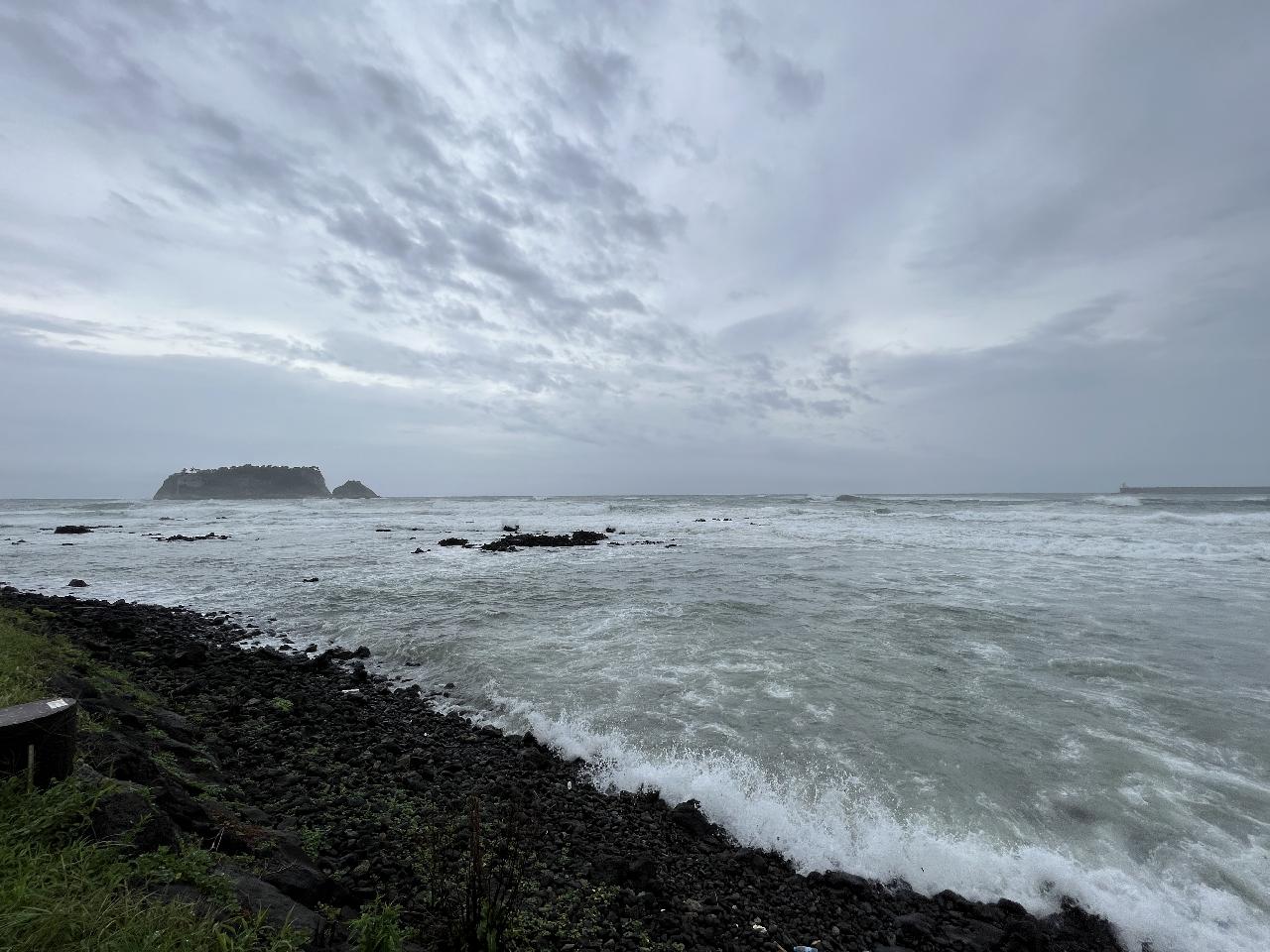 スーパー台風11号、済州島に接近中