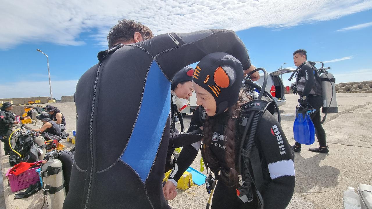 부유물 하나 없이 깨끗한 서귀포 섶섬 바다에서 다이빙 즐기기