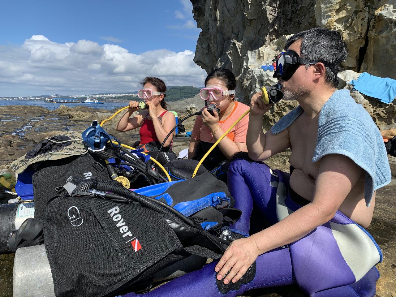 2 open water course students, 3 discovery divers and 2 fun divers 