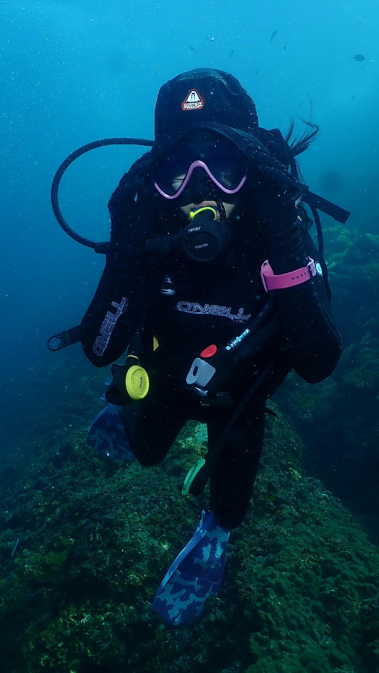 practicing 24 skills demo for Padi Master course at Seop island 