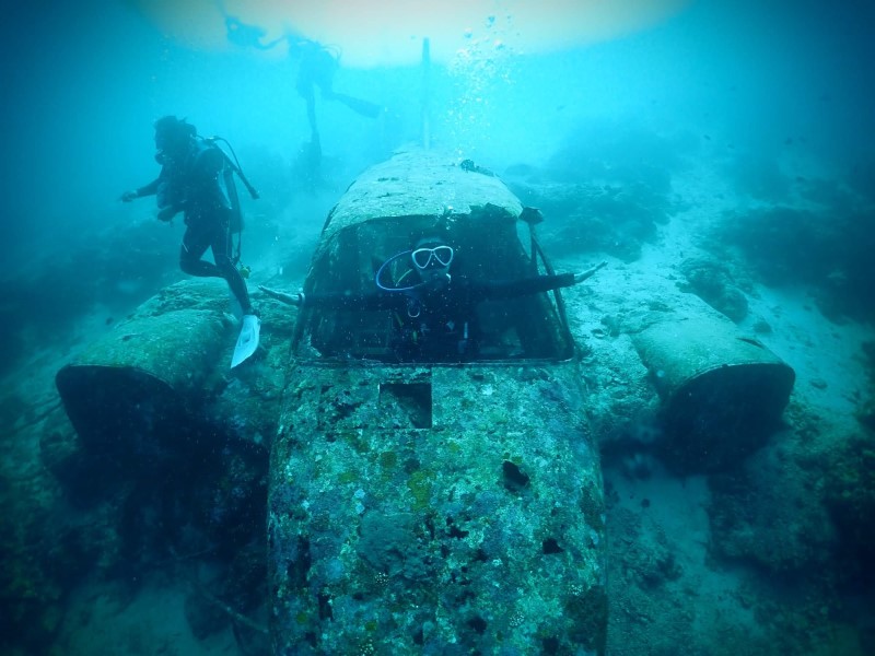 Tambuli Airplane 탐블리 비행기 난파선