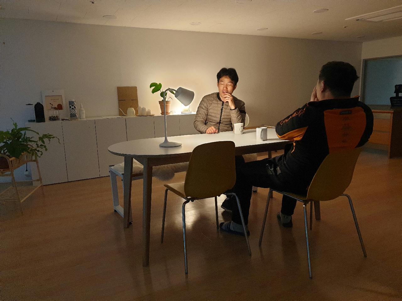 새로운 보금자리 꾸미기 중