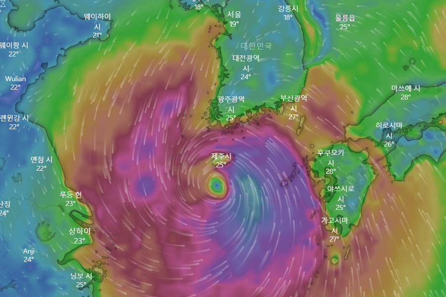 태풍 힌남노가 제주도 서귀포에 접근중이네요. 모두 태풍 조심하세요.
