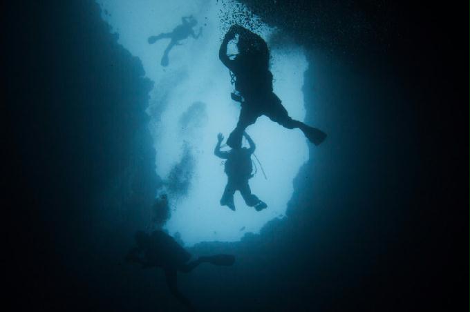 동굴 다이빙, 전기가리비 - 팔라우 - 블루홀