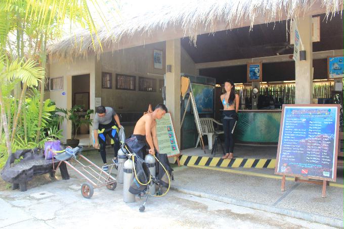 Dos Palmas,Palawan,PHILIPPINES - Helen