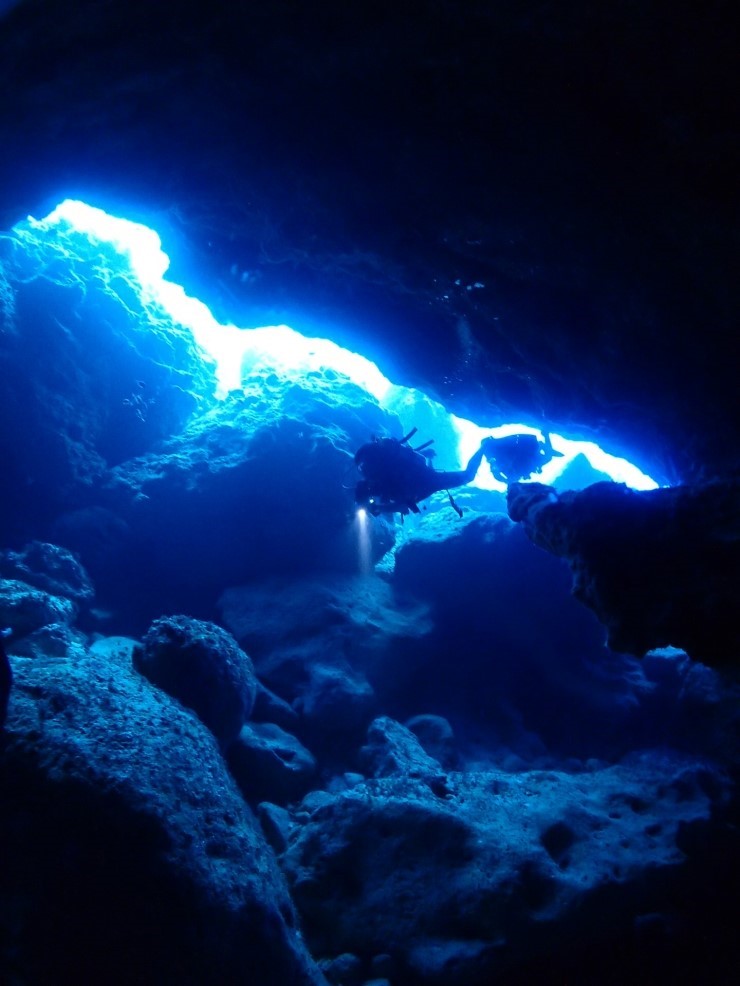펀다이빙 - 사이판 다이브Y2K - 티니안 그루토(TINIAN GROTTO)