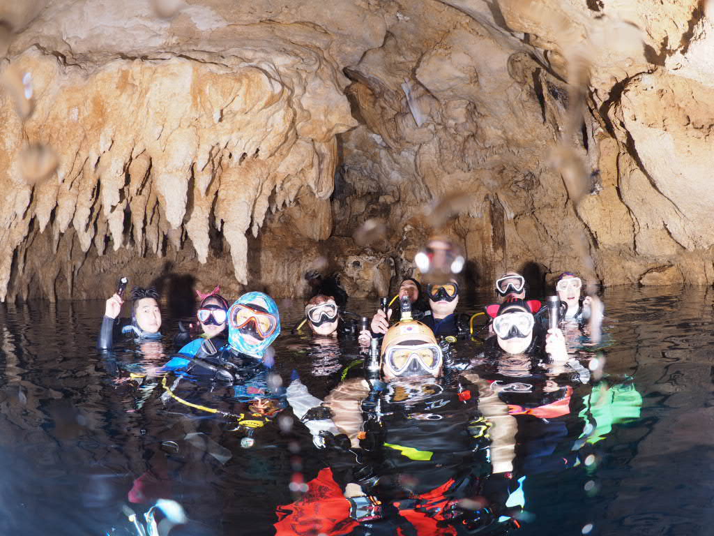 펀 다이빙 - 팔라우 - CHANDELIER CAVE