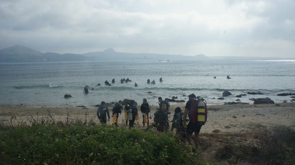 海洋實習 - 墾丁 - 出水口左側餵魚區