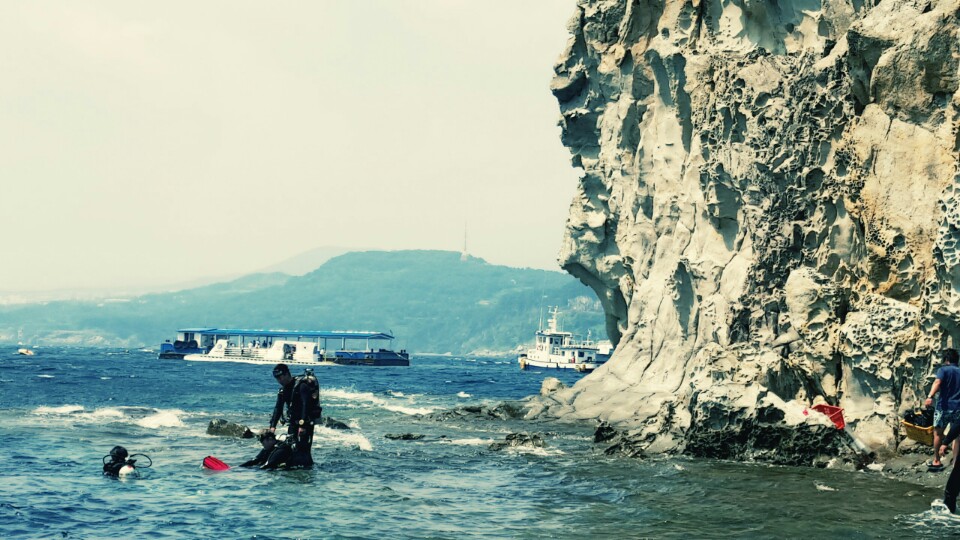 새끼섬 에서 본섬 쪽으로 - 제주 오렌지 - 문섬 새끼섬