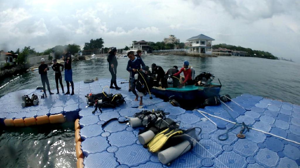 세부 투어 체크다이빙 - Cebu CNC Dive Resort - Beach, Barge