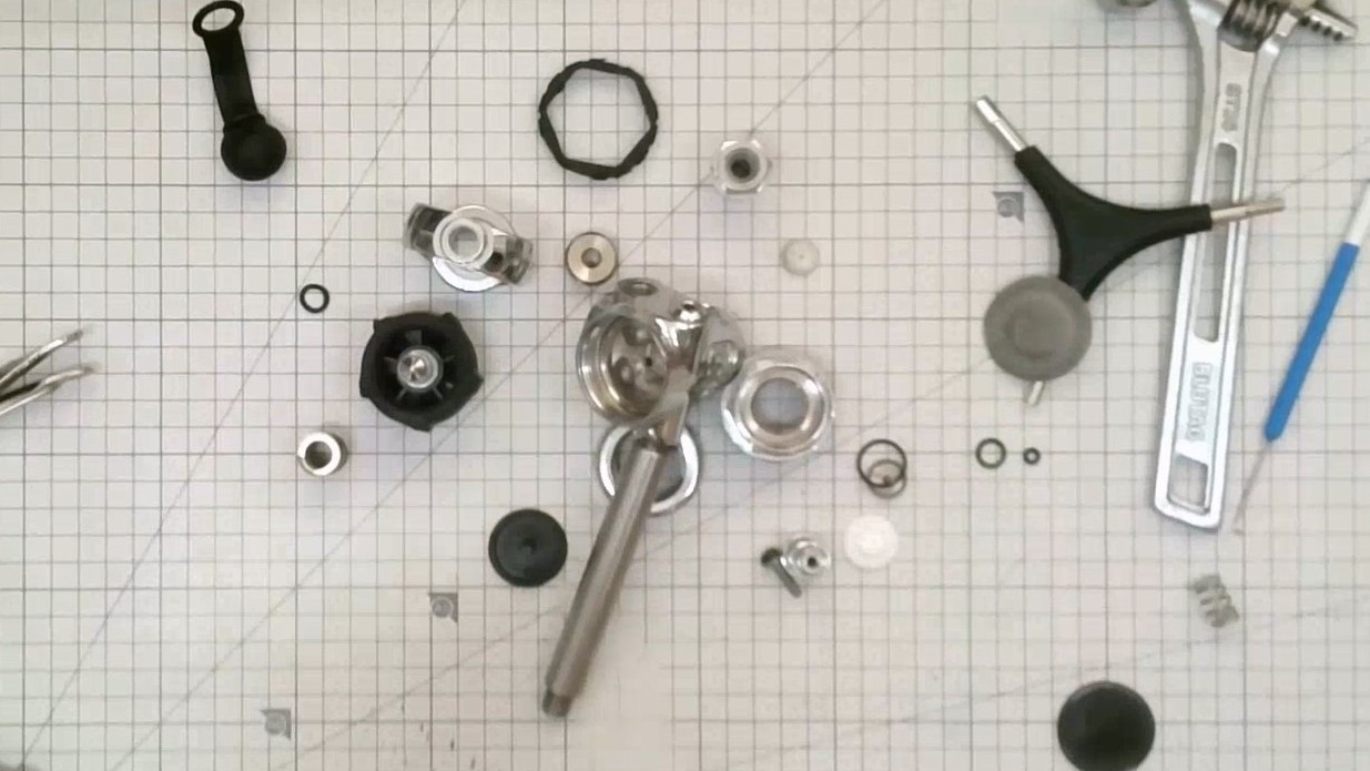 ✔ 분해 (Disassembly)