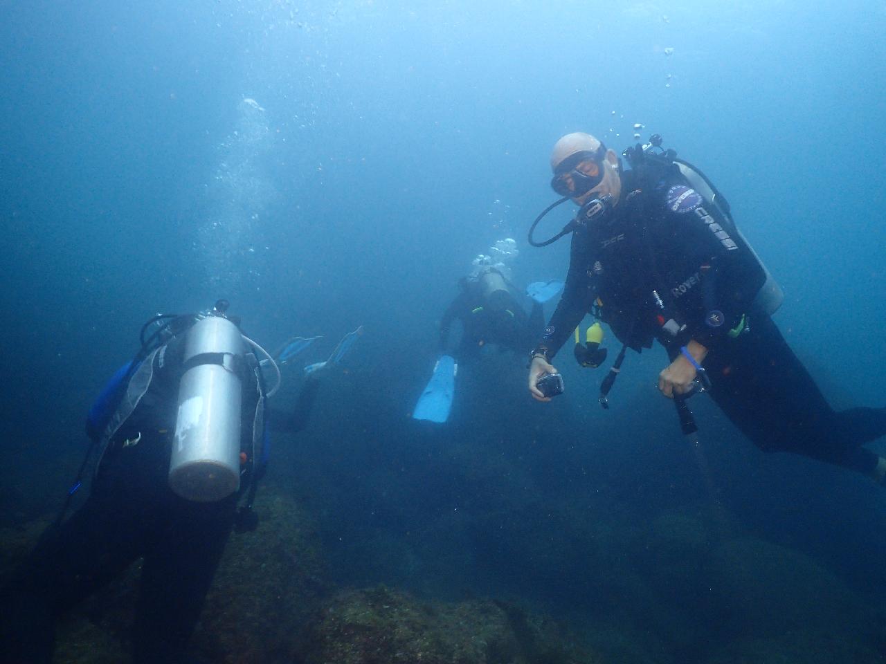 済州の海を初めて訪れたデンマークのダイバー家族と行く、西帰浦・ボムソムファンダイビング