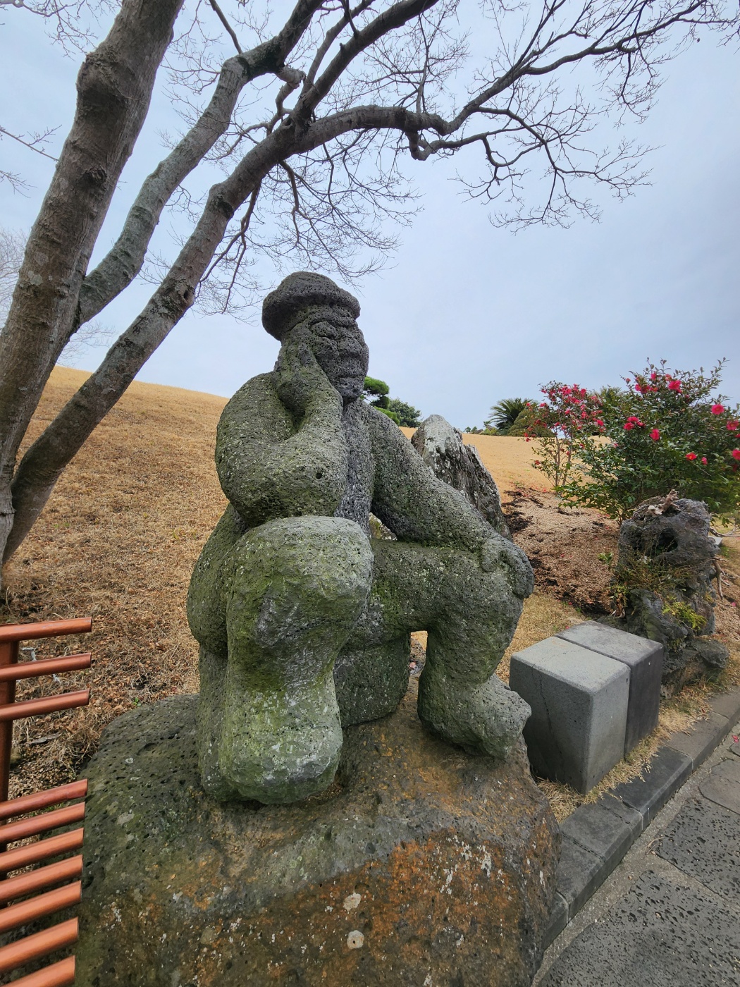 済州島には「トルハルバン」という石でできた像があります。