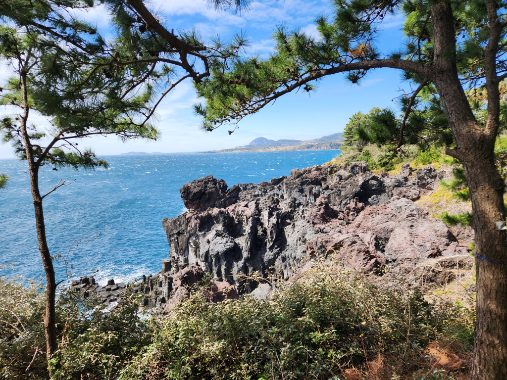 済州島の絶景「柱状節理」— 自然が作り出した溶岩の芸術