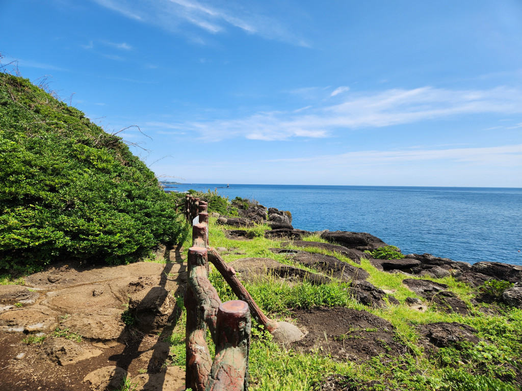 Jeju Coastal Scenery, a Quiet Seaside Walk – Namwon Keuneong Coast