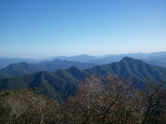 예봉산에서 본 가을풍경...바다시야도 이정도 나와주