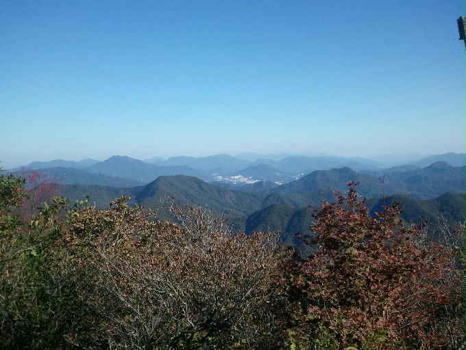 예봉산에서 본 가을풍경...바다시야도 이정도 나와주