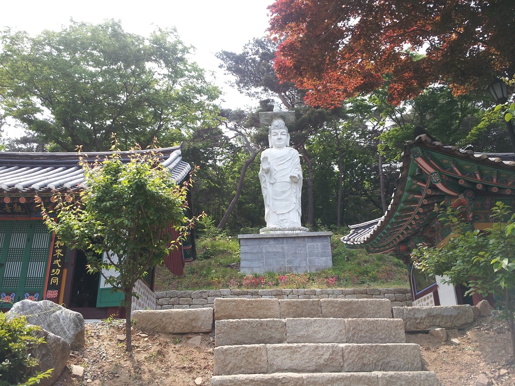 어제 인천운서동에있는 백운산에 다녀왔지요.미세먼지가 