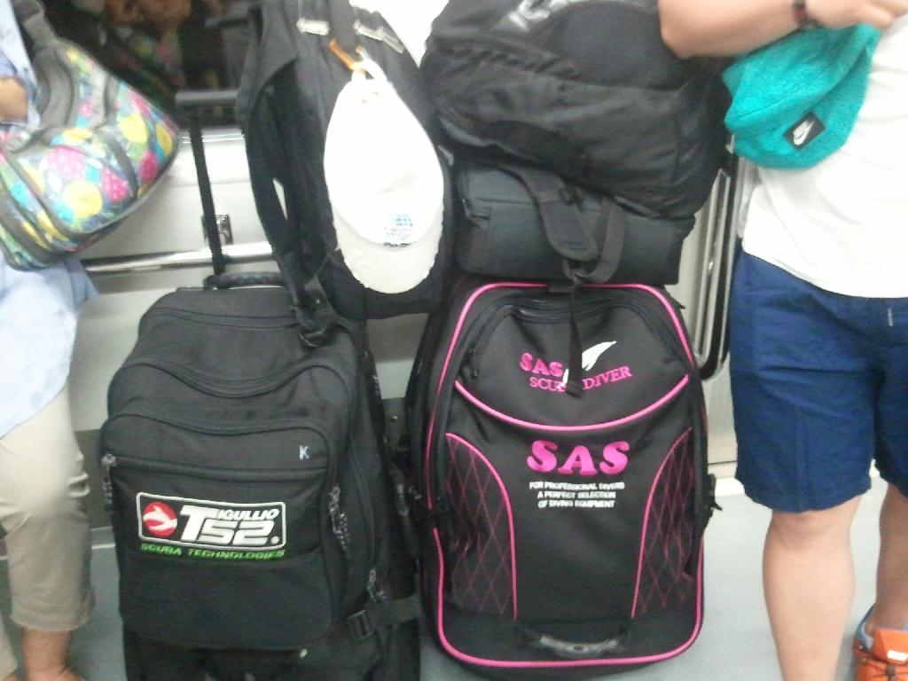 김포공항 경유 버스가 없어서 지하철 타고 공항가는길..