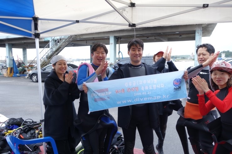 고무뇌님 50회 로그 축하 현수막.. 근데 글짜가 안보
